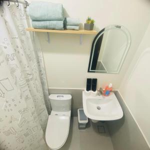 Fully Furnished Studio Unit at The Median with Fast Internet Connection and Netflix衛浴