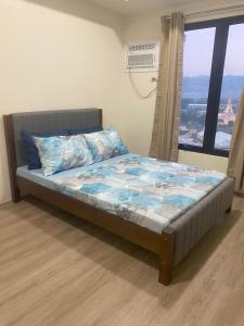Fully Furnished Studio Unit at The Median with Fast Internet Connection and Netflix房間的床