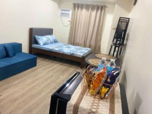 Fully Furnished Studio Unit at The Median with Fast Internet Connection and Netflix房間的床