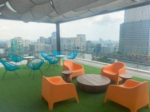 Fully Furnished Studio Unit at The Median with Fast Internet Connection and Netflix休息區