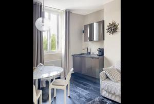 Köök või kööginurk majutusasutuses Les Alcoves - Studios design