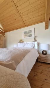 Letto o letti in una camera di Charming 6 bed chalet in 4 Valleés