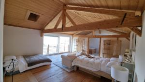 Postel nebo postele na pokoji v ubytování Charming 6 bed chalet in 4 Valleés