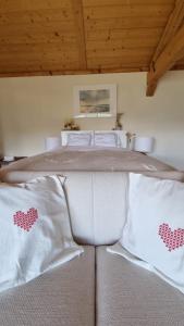 Letto o letti in una camera di Charming 6 bed chalet in 4 Valleés