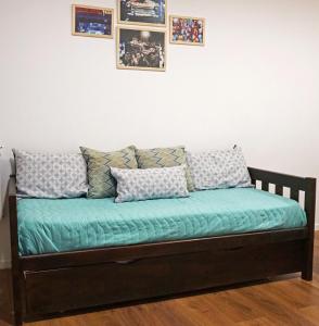a futon bed in a room with pictures on the wall at Alojamiento en Ushuaia - Mirador del Beagle in Ushuaia