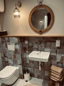 Koupelna v ubytování LENIVIEC Lubiatowo + 21 fotografií