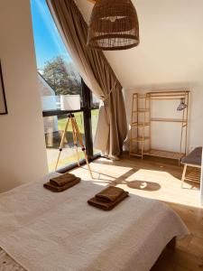 Postel nebo postele na pokoji v ubytování LENIVIEC Lubiatowo