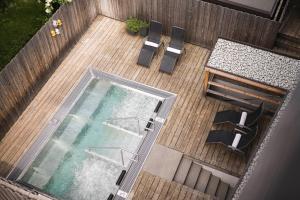 an overhead view of a pool with chairs and a table at Christophorus Mountain Residence in San Vigilio Di Marebbe
