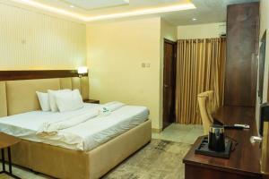 Postel nebo postele na pokoji v ubytování Wesley Hotels + 11 fotografií