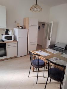 Kuchyňa alebo kuchynka v ubytovaní Apartman Fiume