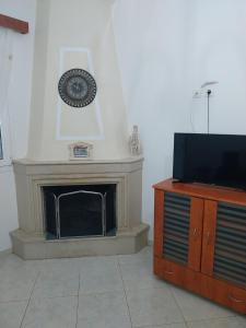 TV a/nebo společenská místnost v ubytování Roussa's View Apartments