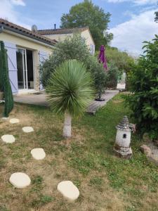 Κήπος έξω από το Gîte en bord de lac