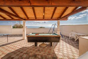 Stolní tenis v ubytování VILLA LEO - private pool - seaview - pets welcome - luxury villa on 1000 m2 nebo okolí