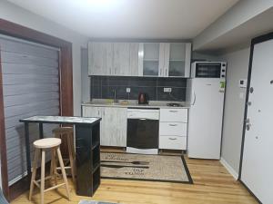 Kuchyň nebo kuchyňský kout v ubytování Otel şahmaran
