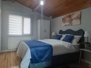 Postel nebo postele na pokoji v ubytování Otel şahmaran