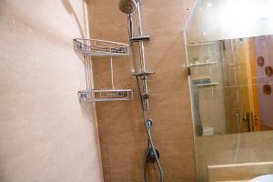 Vannituba majutusasutuses Beautiful and Stylish 2BR Appartment with a wide Beach View