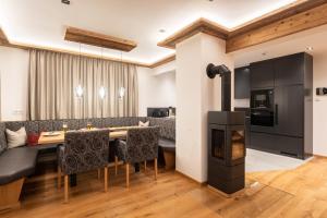 A kitchen or kitchenette at Ferienlodge Edelstein