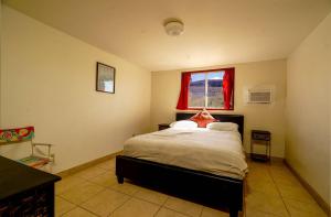 a bedroom with a bed with a red window at Beach Bungalow, Pool and direct Beach Access in San Felipe