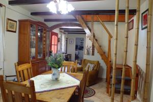 Posezení v ubytování Tulipán Ház + 37 fotografií