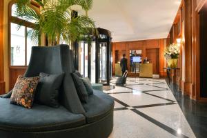 Khu vực ghế ngồi tại l'Echiquier Opéra Hotel Paris - MGallery Collection