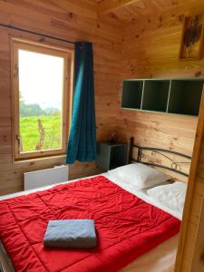 Postel nebo postele na pokoji v ubytování Camping le Montbartoux