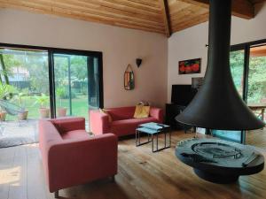 Χώρος καθιστικού στο Maison spacieuse à Saint-Selve avec jardin et barbecue, 125 m².