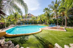 Jan ThielにあるDushi Tropicana, Jan Thiel, Curaçaoの庭のスイミングプール像