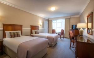 En eller flere senger på et rom på Court Yard Hotel
