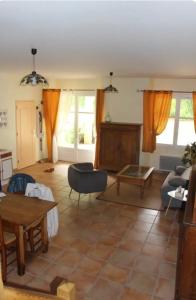 a living room with a couch and a table at Ferme ancienne des tilleuls in Vinay