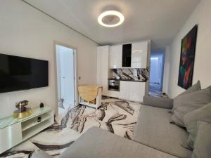 TV a/nebo společenská místnost v ubytování 2 Bedrooms Flat + Balcony + Parking at Las Canteras Beach