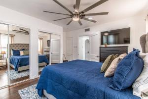Ένα ή περισσότερα κρεβάτια σε δωμάτιο στο Tranquil Terrace - Duplex #1