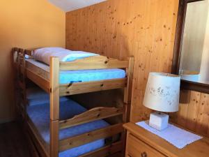Zdjęcie z galerii obiektu Résidence Ferme D'augustin - Duplex kitch année 70 ! Vue pistes MAE-8954 w mieście Montgenèvre
