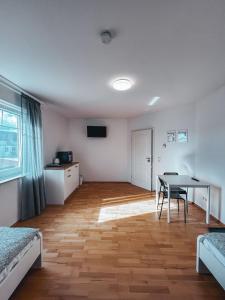 Μια τηλεόραση ή/και κέντρο ψυχαγωγίας στο Apartment Lavander