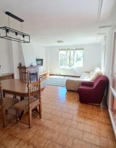 Ruang duduk di Habitaciones para peregrinos - Rooms for pilgrims