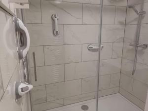 a bathroom with a shower with a glass door at Spacious Elegant 2-BR Apartment in Aberdeen City Centre in Aberdeen +28 photos