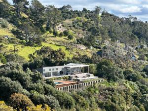 Gallery image of Hahei Ocean Dream - Cathedral Cove in Hahei +12 photos