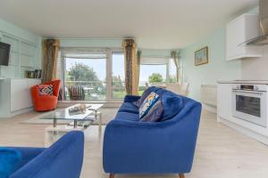 Χώρος καθιστικού στο Seaview apartment in Galway