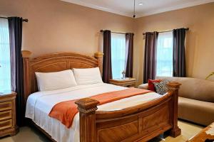 a bedroom with a bed and a couch and windows at Casa de Bells 1 in Prospect Park +53 photos