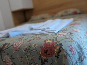 Letto o letti in una camera di Teo Divčigora