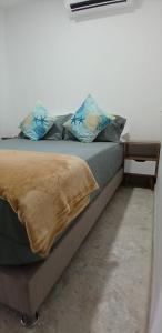 Giường trong phòng chung tại Apartamento turístico en Santa Marta Punta Gaira