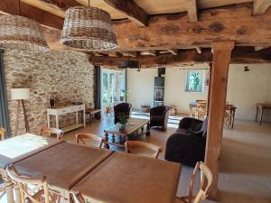 Posezení v ubytování La Source Du Bonheur Chambres et Table d'Hôtes