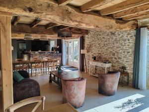 Posezení v ubytování La Source Du Bonheur Chambres et Table d'Hôtes