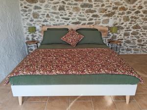 Postel nebo postele na pokoji v ubytování La Source Du Bonheur Chambres et Table d'Hôtes
