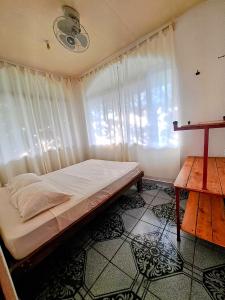 Ένα ή περισσότερα κρεβάτια σε δωμάτιο στο Cabinas Hoja del Bosque