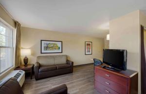 TV a/nebo společenská místnost v ubytování MainStay Suites Las Vegas Flamingo