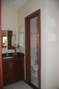 Ένα μπάνιο στο Bahia Bonita Flat +39 φωτογραφίες