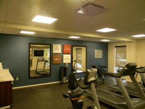 Posilňovňa alebo fitness centrum v ubytovaní Comfort Suites-Youngstown North