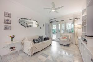 Posedenie v ubytovaní Fancy 2BR in Golden Mile close to the beach