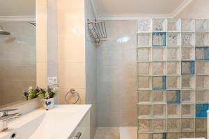 Kúpeľňa v ubytovaní Fancy 2BR in Golden Mile close to the beach