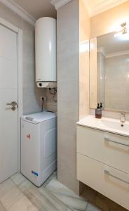 Kúpeľňa v ubytovaní Fancy 2BR in Golden Mile close to the beach